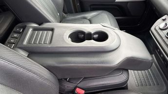 Land Rover Defender X-Dynamic SE
