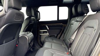 Land Rover Defender X-Dynamic SE