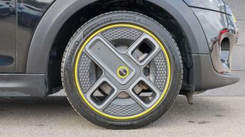 MINI Hatchback Cooper S Level 2