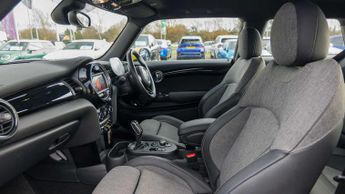 MINI Hatchback Cooper S Level 2