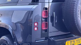 Land Rover Defender SE