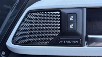 Land Rover Defender SE