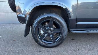 Land Rover Defender SE