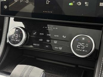 Jaguar F-PACE R-Dynamic SE Black