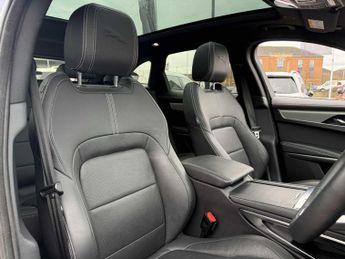 Jaguar F-PACE R-Dynamic SE Black