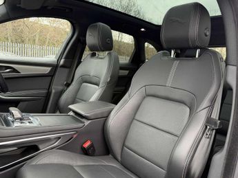 Jaguar F-PACE R-Dynamic SE Black