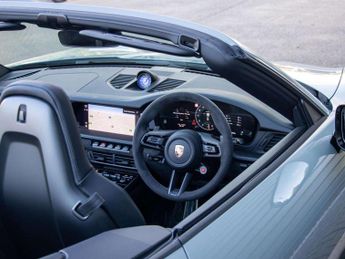 Porsche 911 [992] Carrera Cabriol 