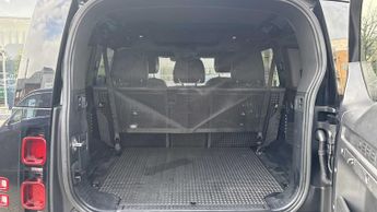 Land Rover Defender X-Dynamic HSE