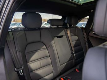 Porsche Macan Estate 