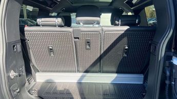 Land Rover Defender X-Dynamic SE