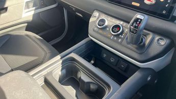 Land Rover Defender X-Dynamic SE