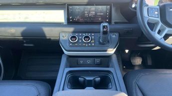Land Rover Defender X-Dynamic SE