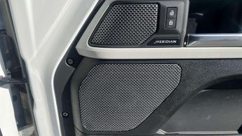 Land Rover Defender X-Dynamic SE