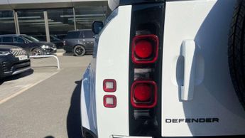 Land Rover Defender X-Dynamic SE