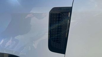 Land Rover Defender X-Dynamic SE