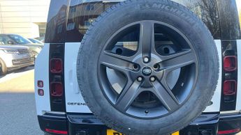 Land Rover Defender X-Dynamic SE