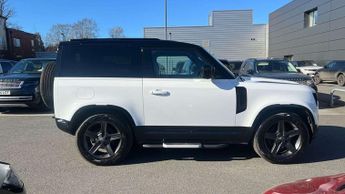 Land Rover Defender X-Dynamic SE