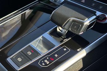 Audi Q7 SQ7 Black Edition