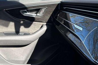 Audi Q7 SQ7 Black Edition