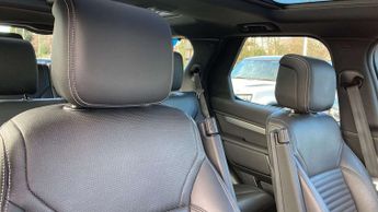 Land Rover Discovery R-Dynamic SE