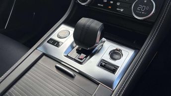 Jaguar F-PACE R-Dynamic HSE Black 90th Anniversary Edition