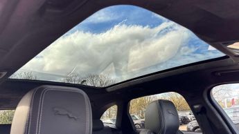 Jaguar F-PACE R-Dynamic HSE Black 90th Anniversary Edition