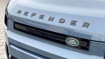 Land Rover Defender SE