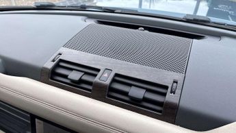 Land Rover Defender SE