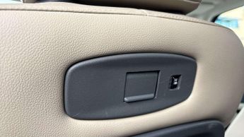 Land Rover Defender SE