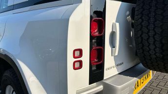 Land Rover Defender SE