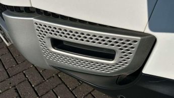 Land Rover Defender SE