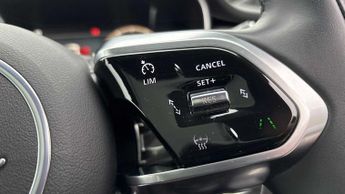 Jaguar F-PACE R-Dynamic HSE Black 90th Anniversary Edition