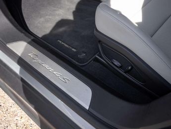 Porsche Taycan 