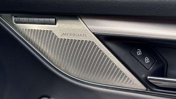 Jaguar F-PACE R-Dynamic SE Black