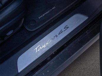 Porsche Taycan Saloon 