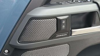 Land Rover Defender X-Dynamic SE