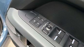 Land Rover Defender X-Dynamic SE
