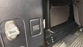 Land Rover Defender X-Dynamic SE