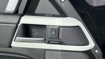 Land Rover Defender X-Dynamic HSE