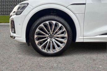 Audi Q8 S Line