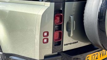 Land Rover Defender X-Dynamic SE