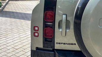 Land Rover Defender X-Dynamic SE