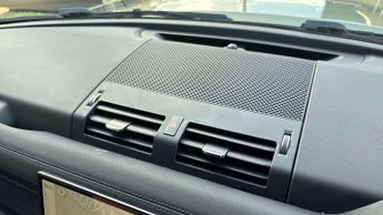 Land Rover Defender X-Dynamic SE