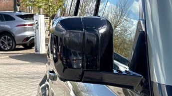 Land Rover Defender X-Dynamic SE