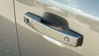 Land Rover Defender X-Dynamic SE