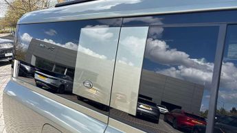 Land Rover Defender X-Dynamic SE