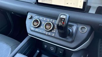 Land Rover Defender S
