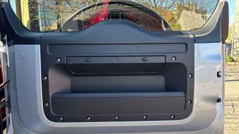 Land Rover Defender S