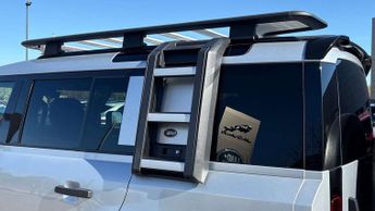 Land Rover Defender S