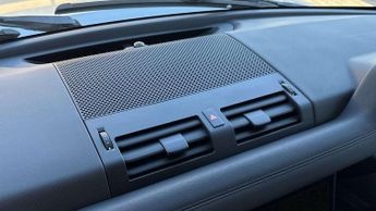 Land Rover Defender S